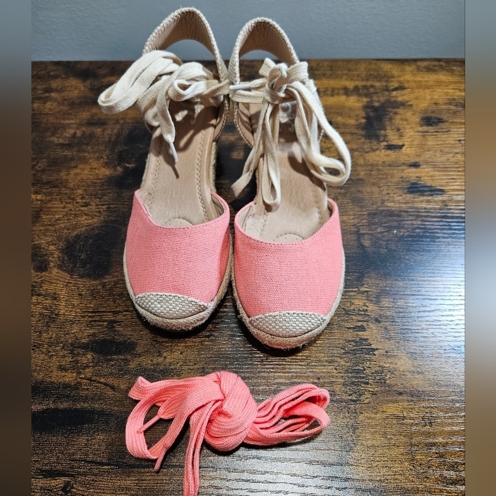 Journee Collection Coral Espradilles sz 6/ 6.5